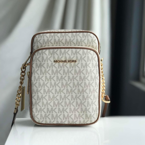 Jet Set Travel Medium Logo Crossbody Bag - Picture 1 of 2